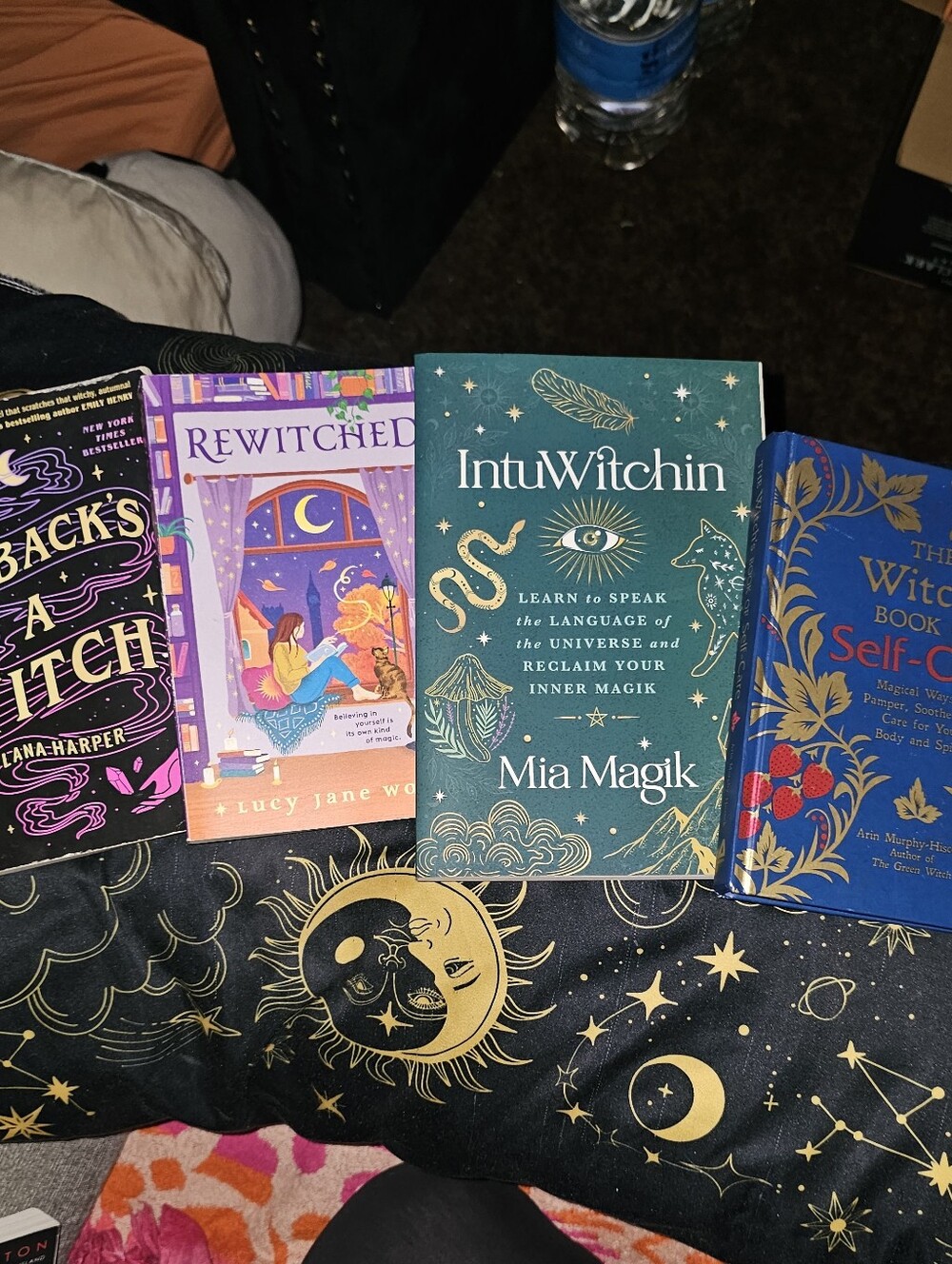 🔮WITCHY BOOKS🔮